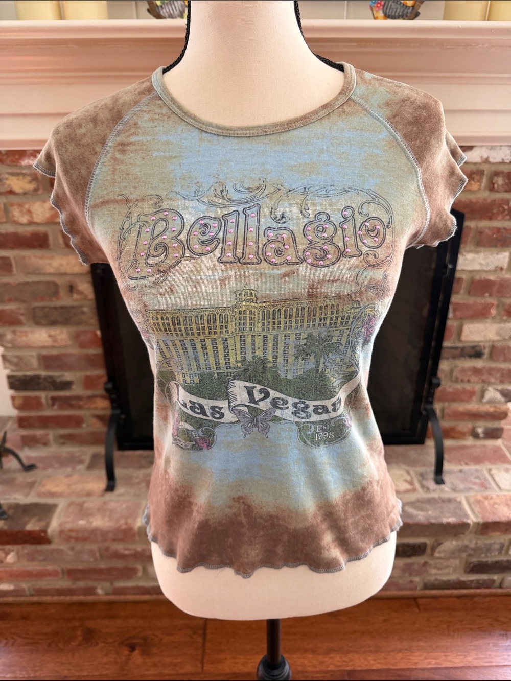 Vintage Bellagio Baby Tee Y2K Graphic Top, Size Large - Adorable!